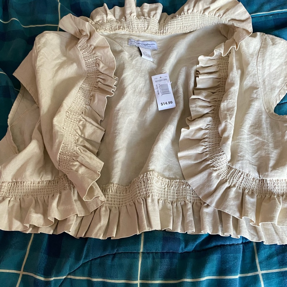 Stylish shrug never worn